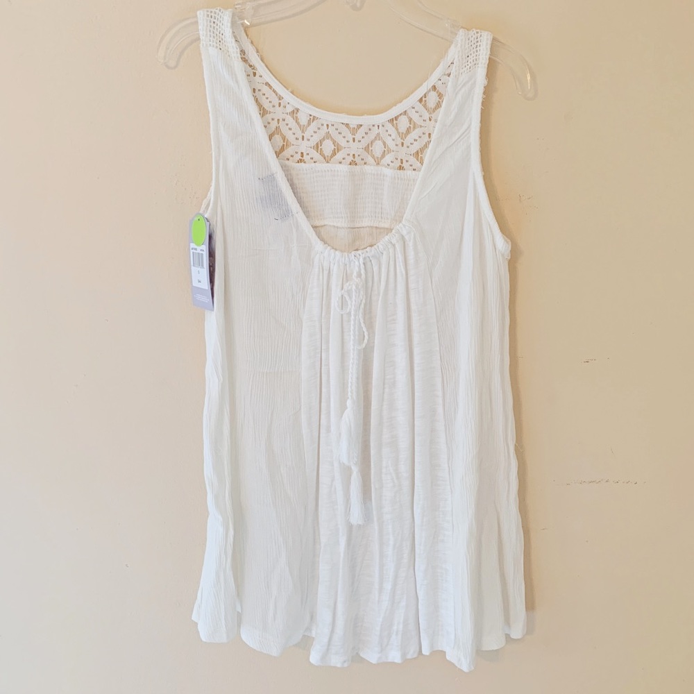 Scoop neck lace detail flowy tank